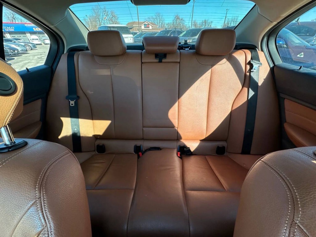 2014 BMW 3 Series Image 15