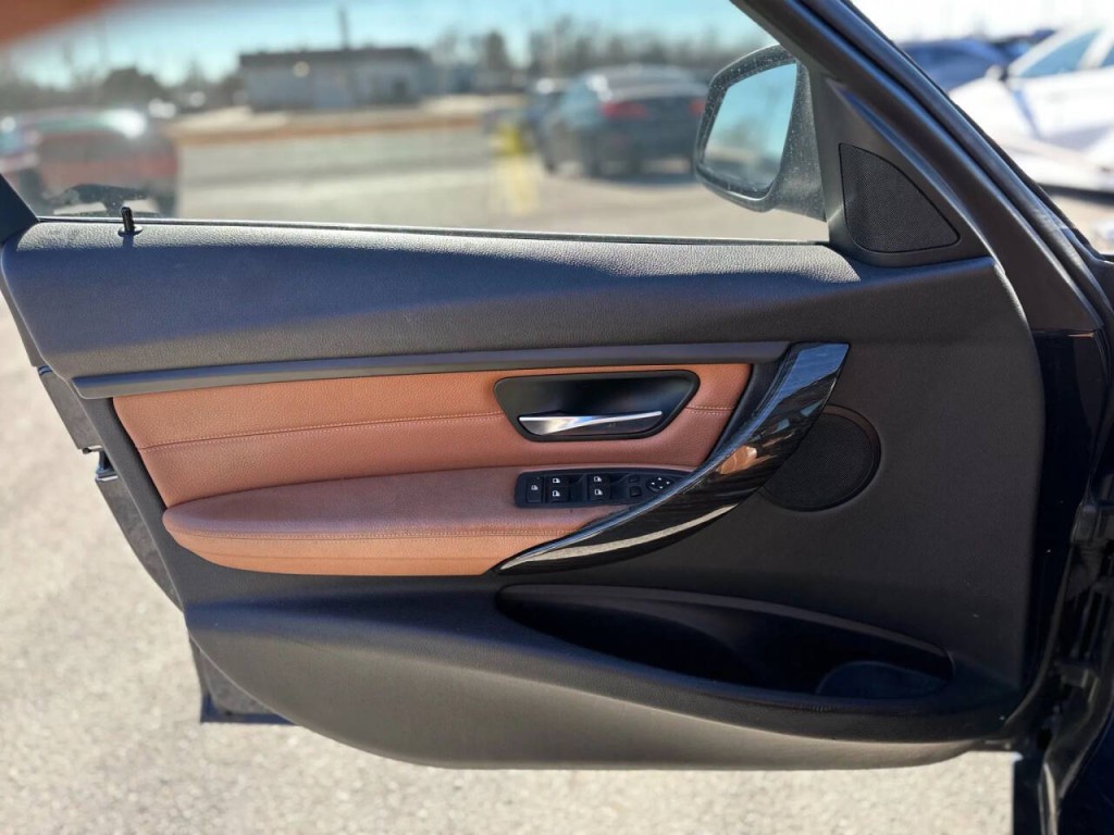 2014 BMW 3 Series Image 18