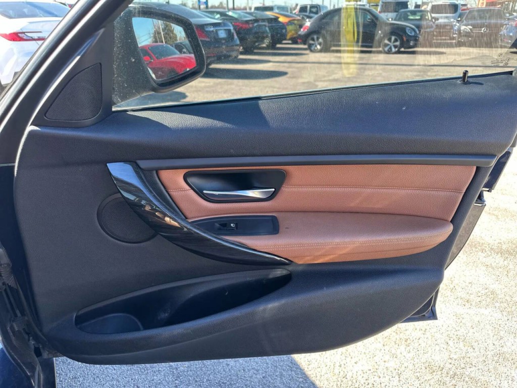 2014 BMW 3 Series Image 19