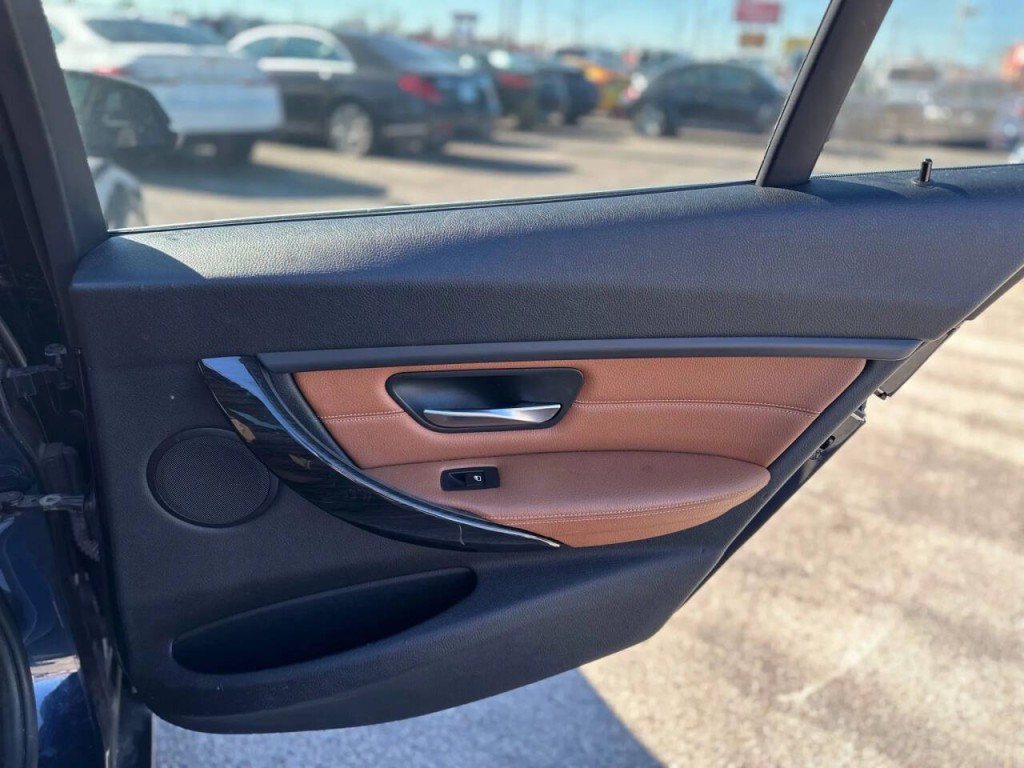 2014 BMW 3 Series Image 20