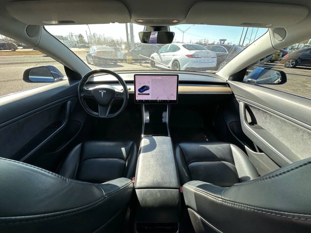 2018 Tesla Model 3 Image 2