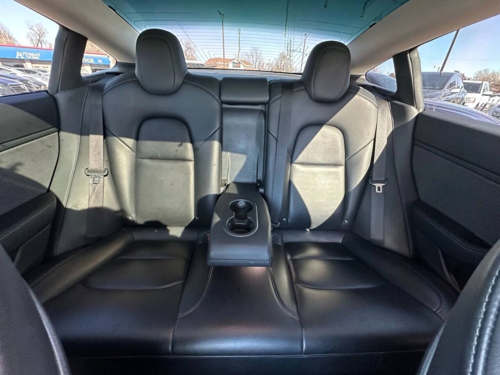 2018 Tesla Model 3 Image 16