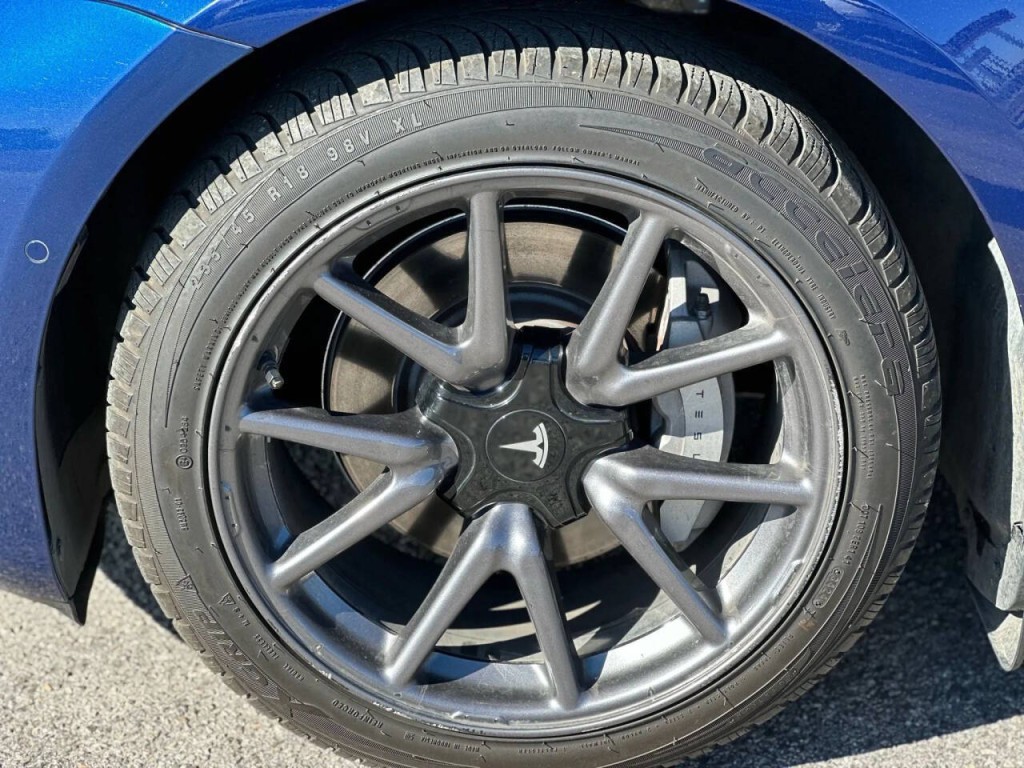 2018 Tesla Model 3 Image 24