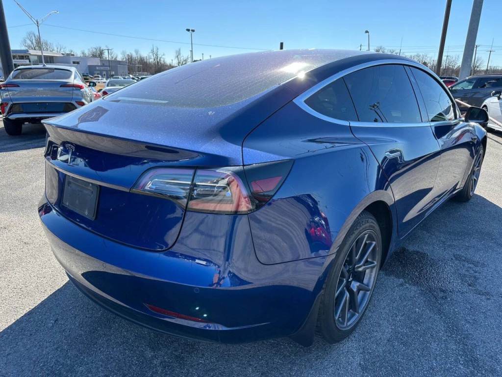2018 Tesla Model 3 Image 32