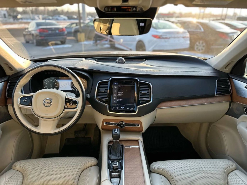 2016 Volvo XC90 Image 12