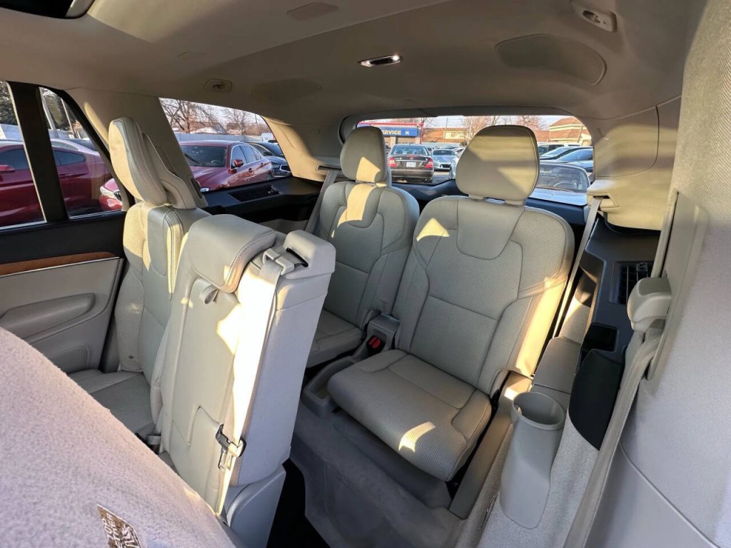 2016 Volvo XC90 Image 17