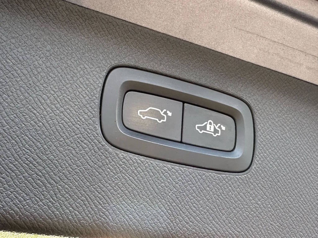 2016 Volvo XC90 Image 37