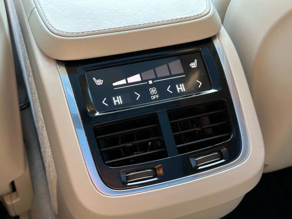 2016 Volvo XC90 Image 40