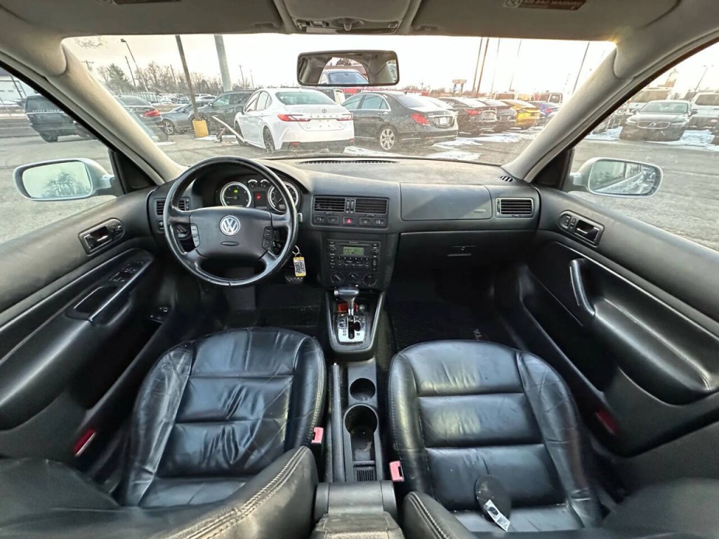 2004 Volkswagen Jetta Image 2