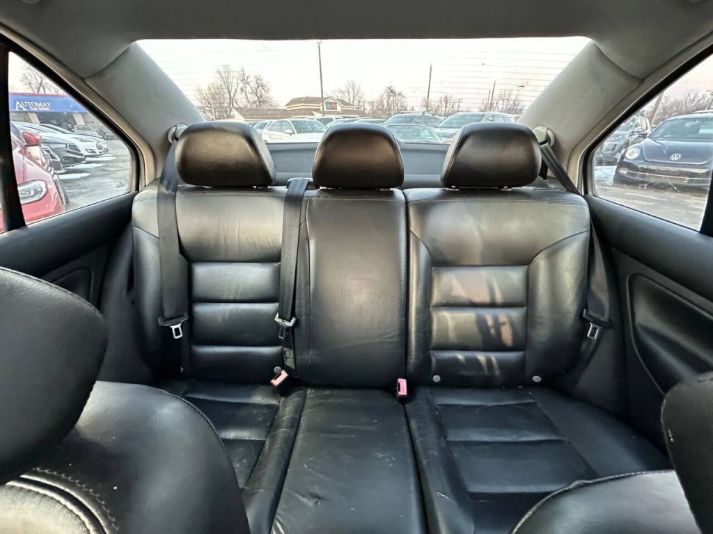2004 Volkswagen Jetta Image 16
