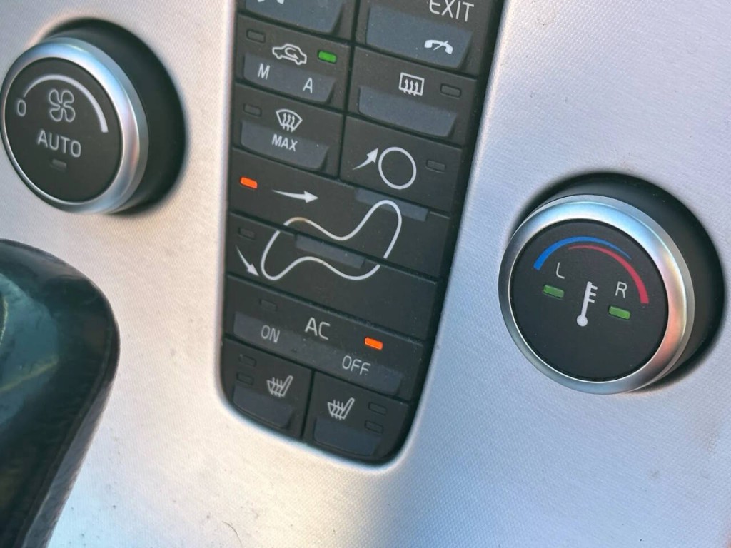 2013 Volvo C70 Image 32