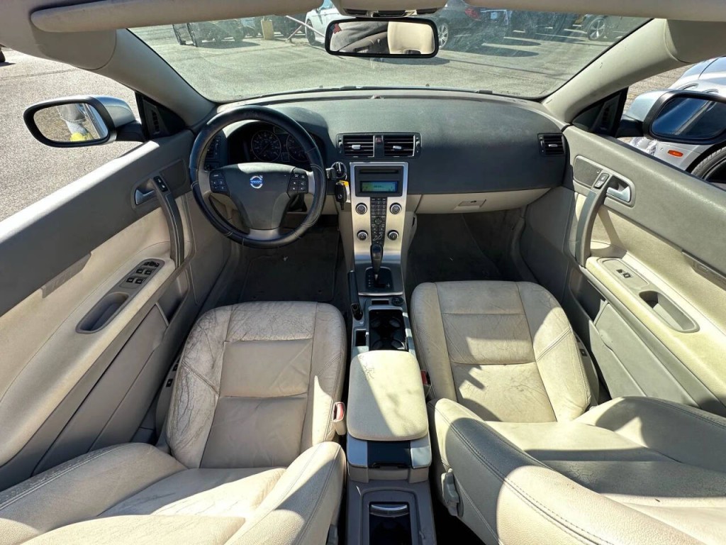 2010 Volvo C70 Image 3