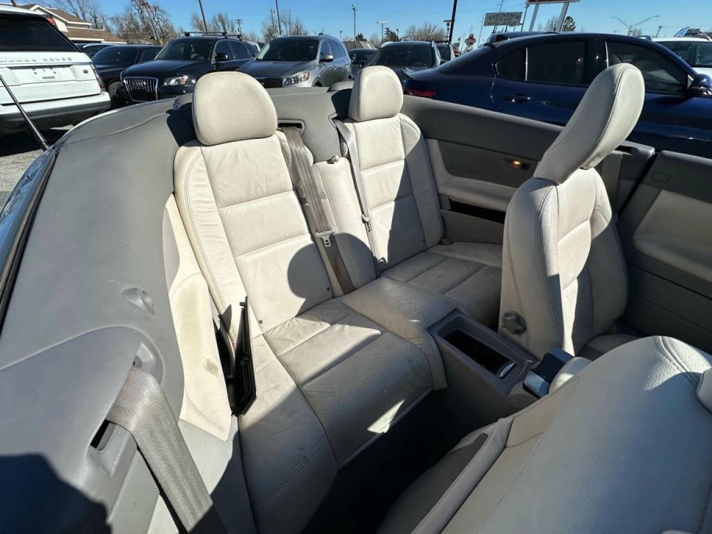 2010 Volvo C70 Image 25