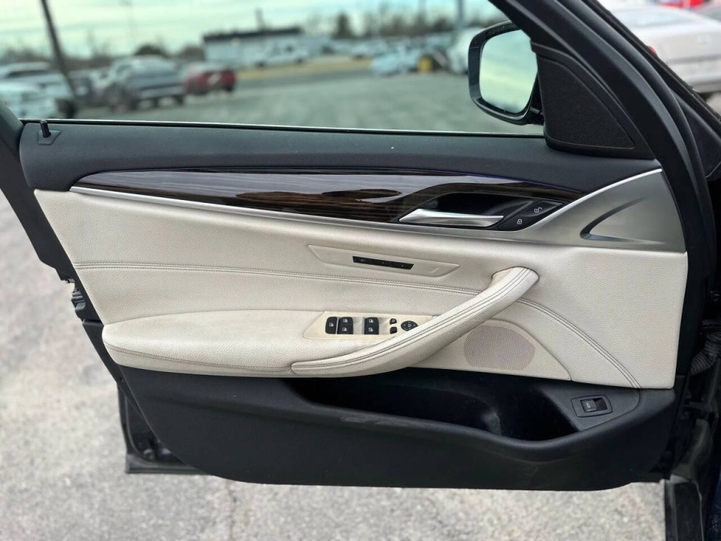 2018 BMW 5 Series Image 19