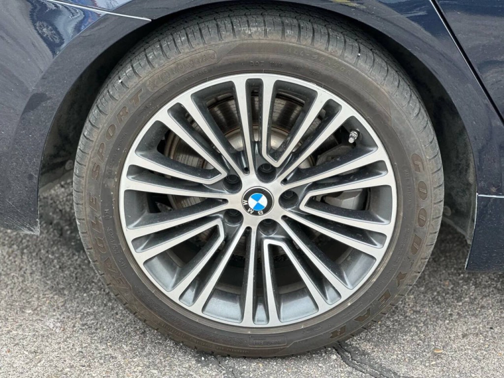 2018 BMW 5 Series Image 23