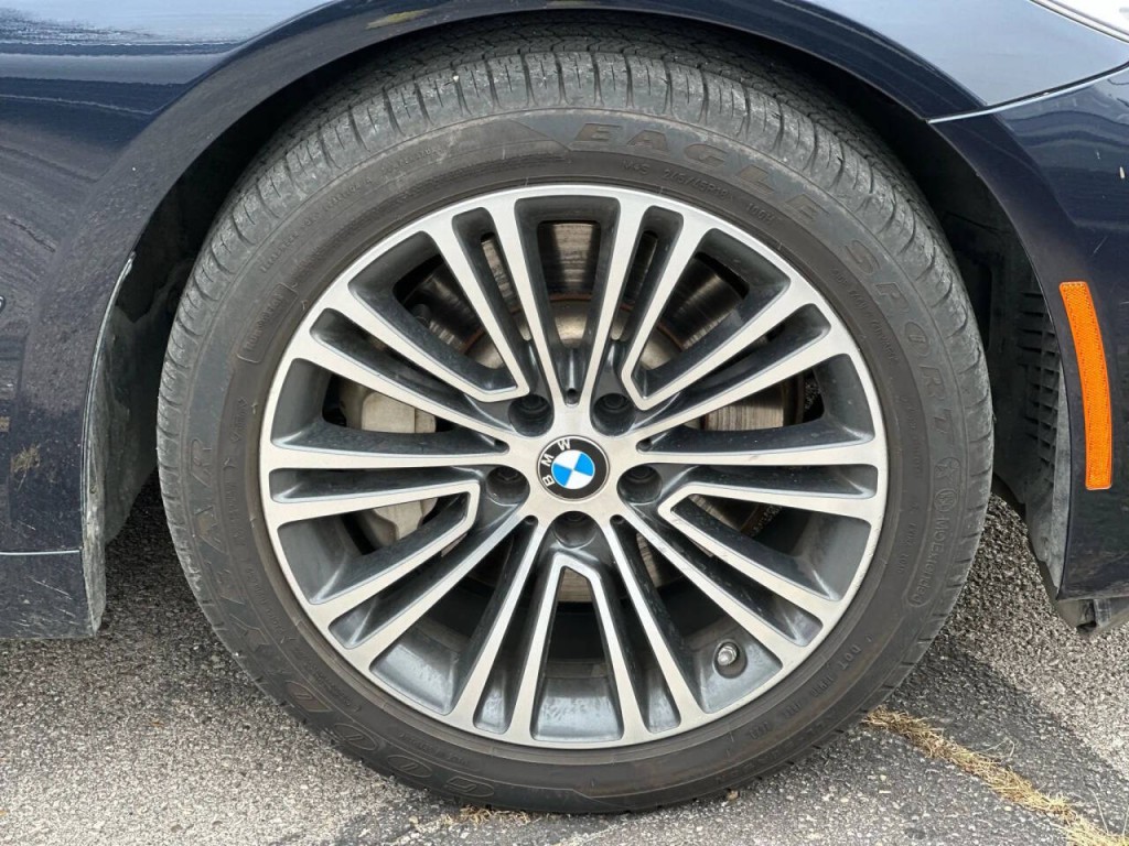 2018 BMW 5 Series Image 24