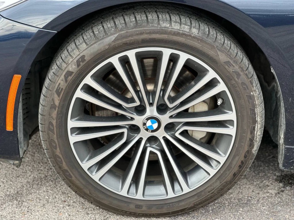 2018 BMW 5 Series Image 25