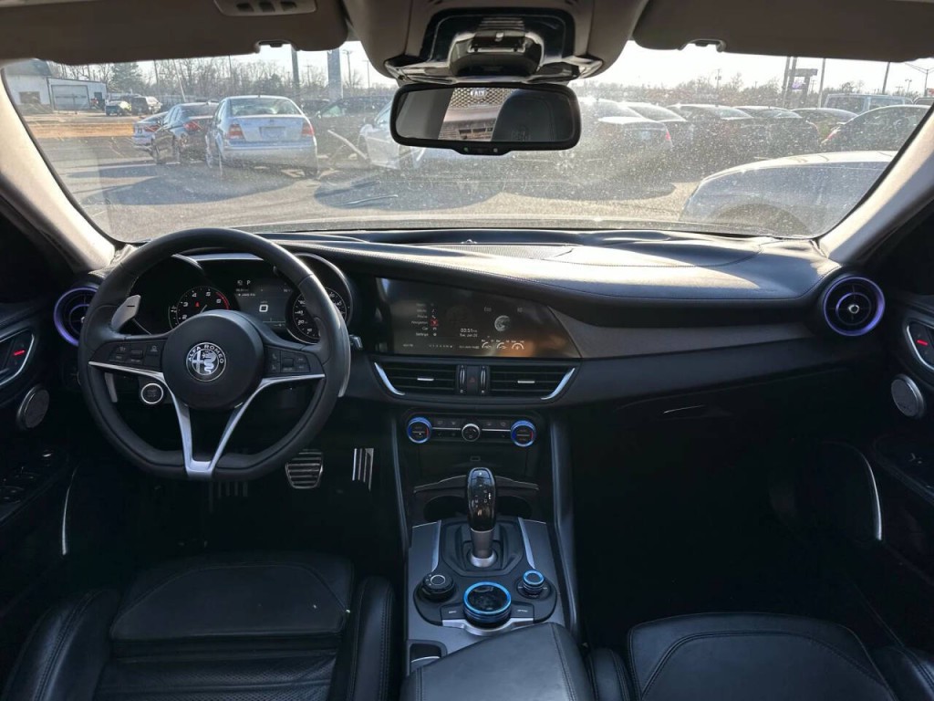 2017 Alfa Romeo Giulia Image 12