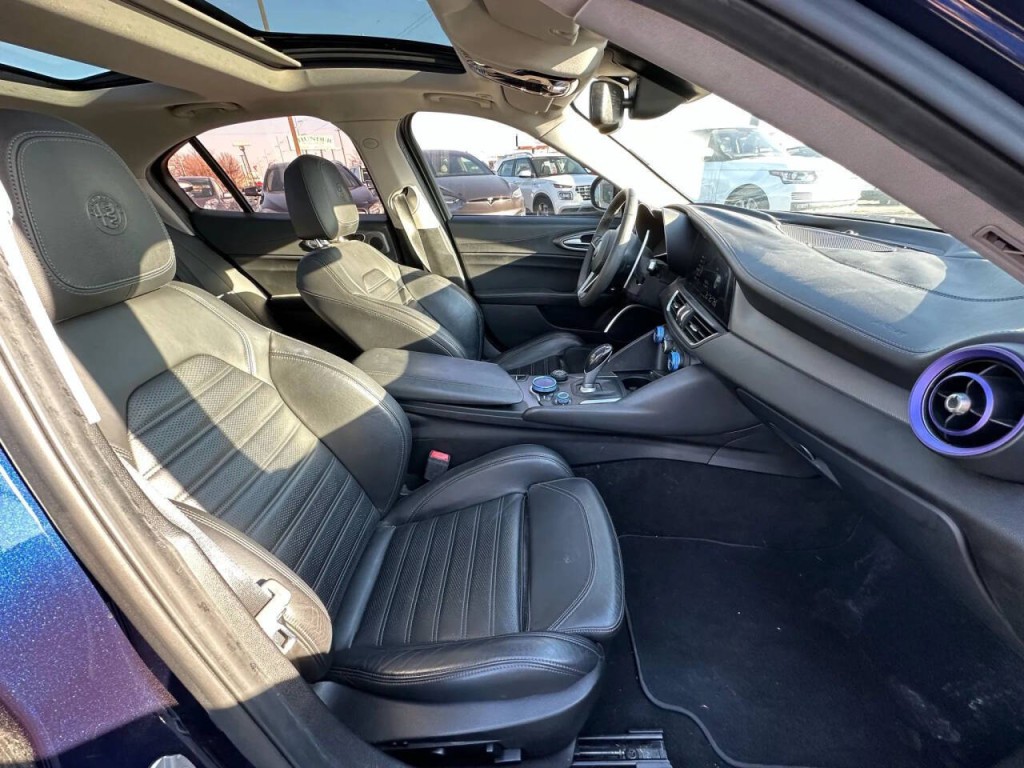 2017 Alfa Romeo Giulia Image 13