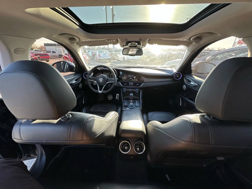 2017 Alfa Romeo Giulia Image 15