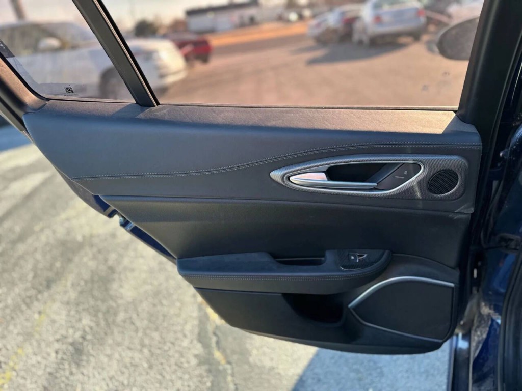 2017 Alfa Romeo Giulia Image 19