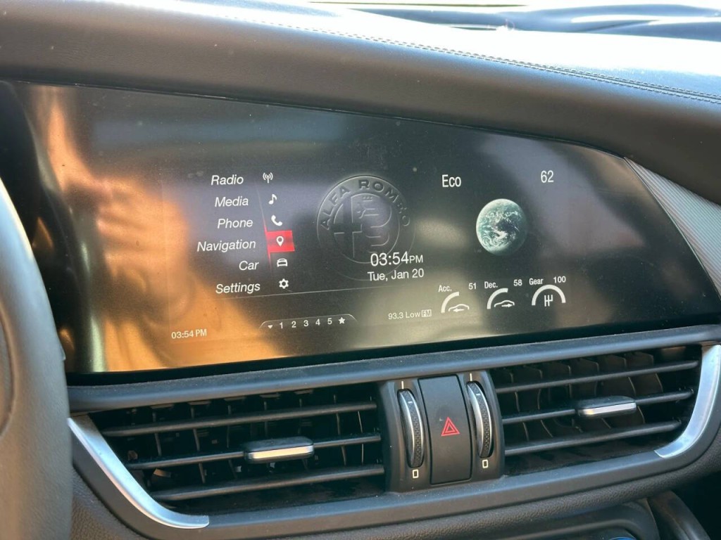 2017 Alfa Romeo Giulia Image 26