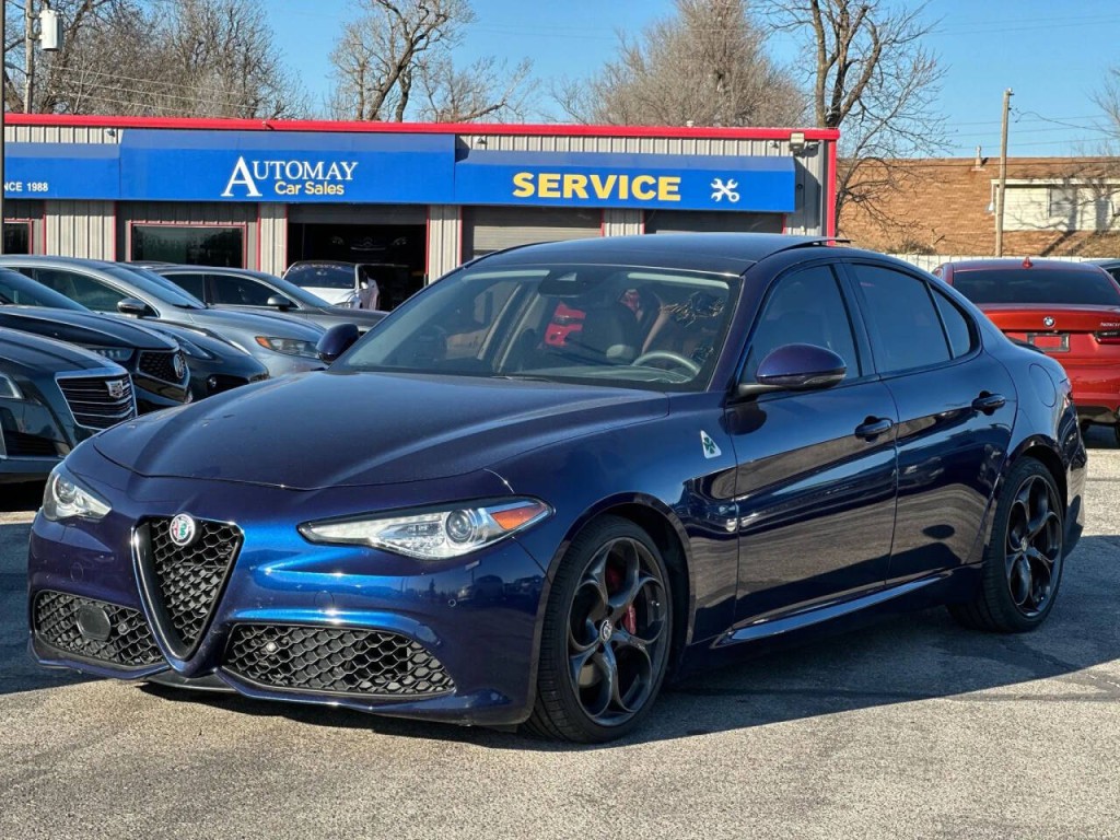 2017 Alfa Romeo Giulia Image 1