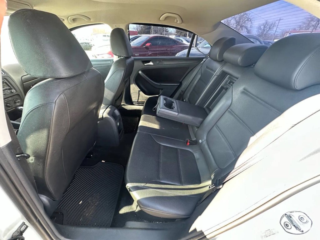 2014 Volkswagen Jetta Image 17