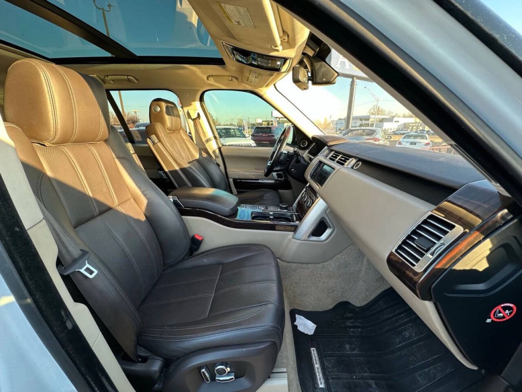 2016 Land Rover Range Rover Image 13