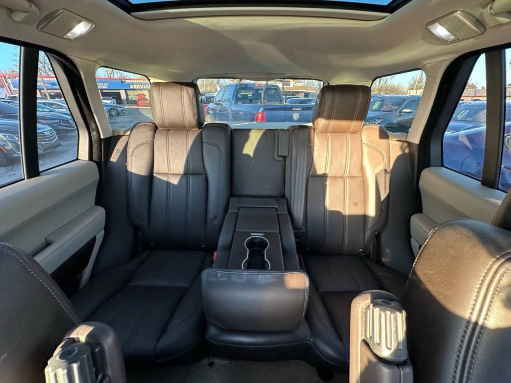 2016 Land Rover Range Rover Image 16