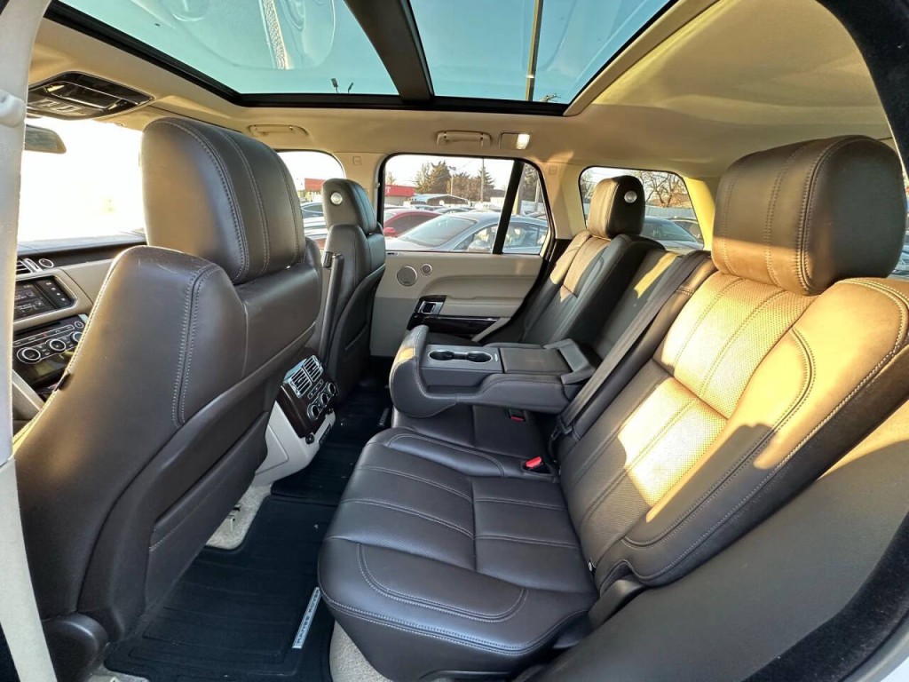 2016 Land Rover Range Rover Image 17