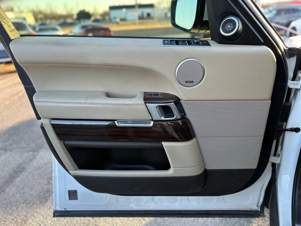 2016 Land Rover Range Rover Image 19