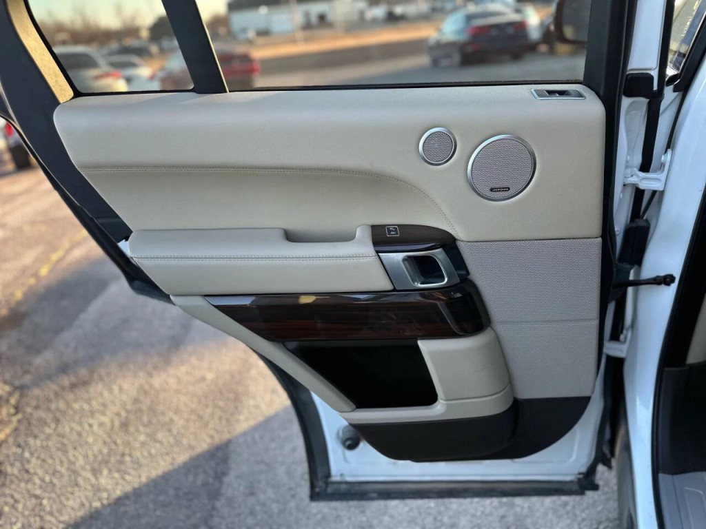 2016 Land Rover Range Rover Image 20