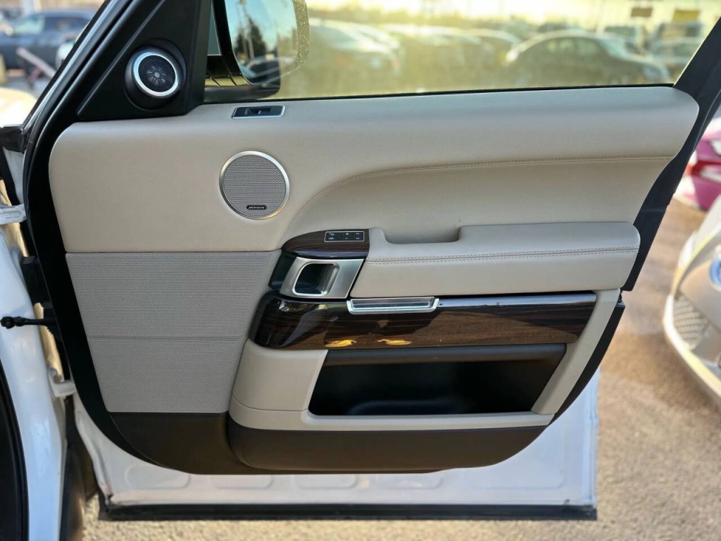 2016 Land Rover Range Rover Image 21