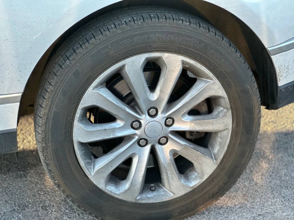 2016 Land Rover Range Rover Image 25