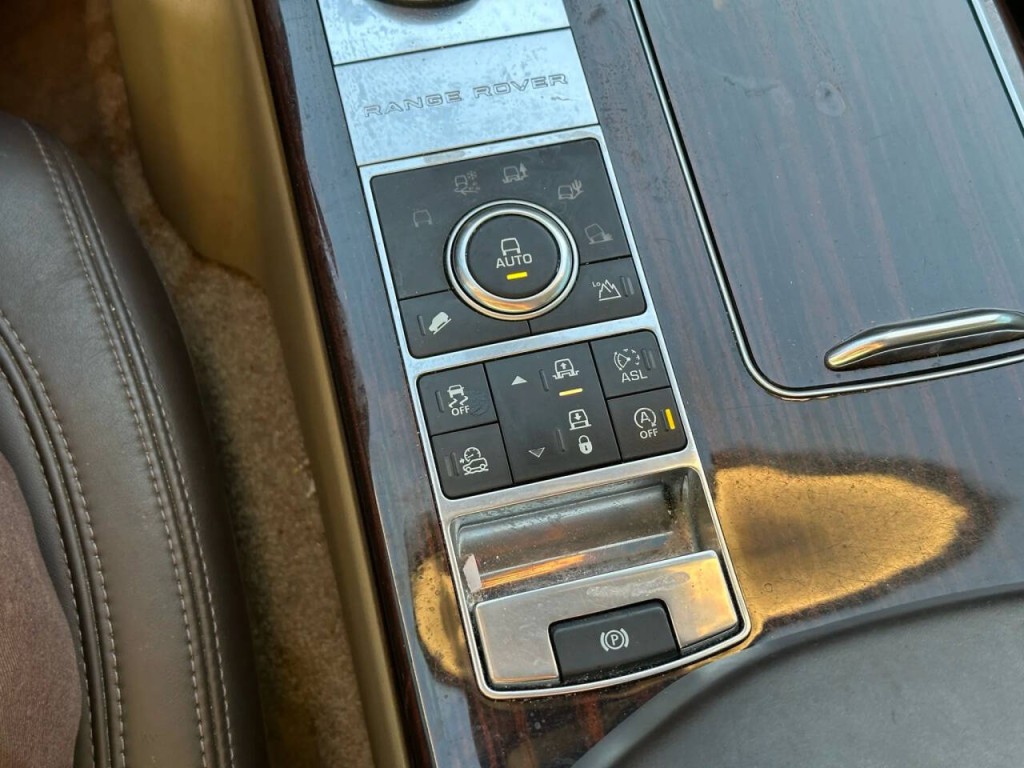 2016 Land Rover Range Rover Image 31