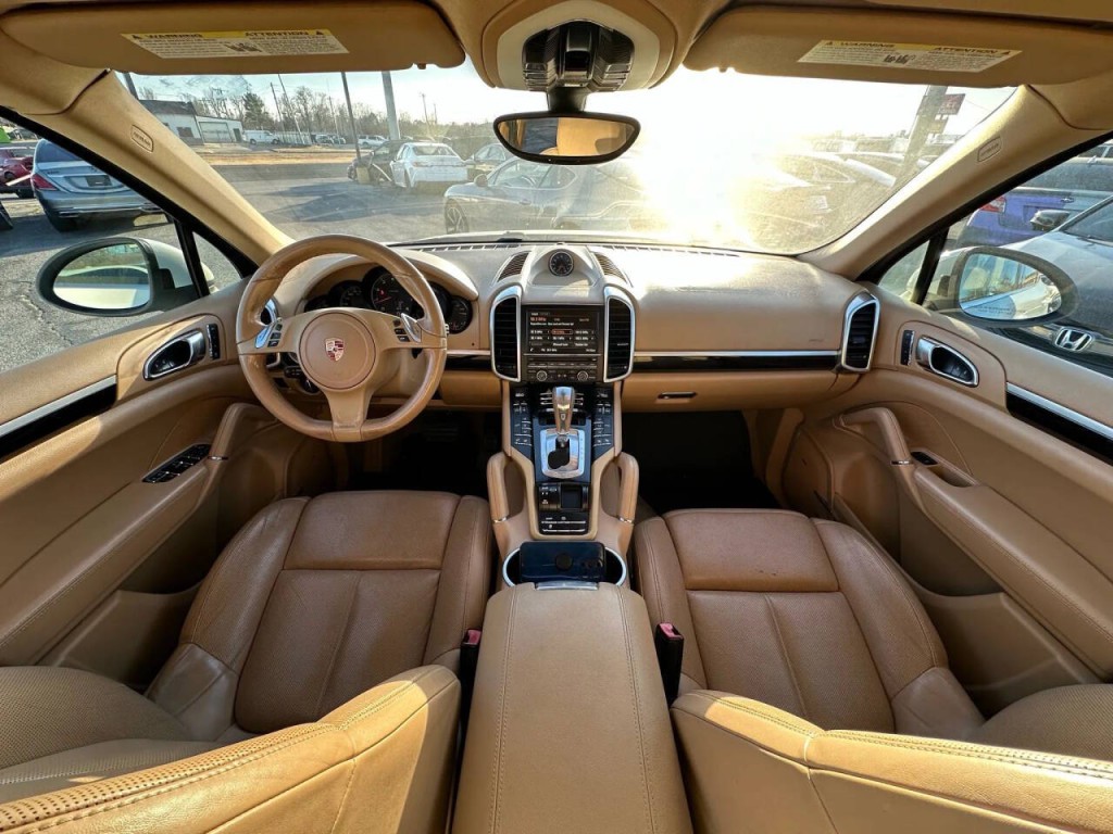 2014 Porsche Cayenne Image 2