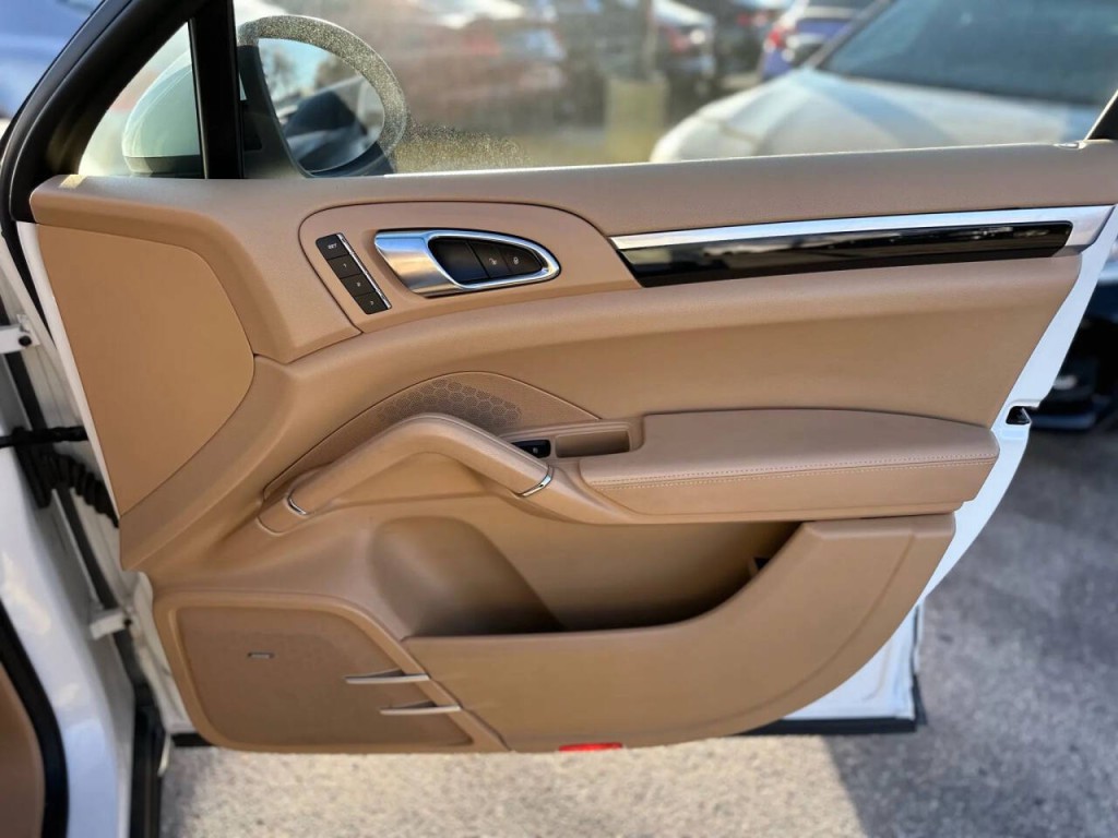 2014 Porsche Cayenne Image 20
