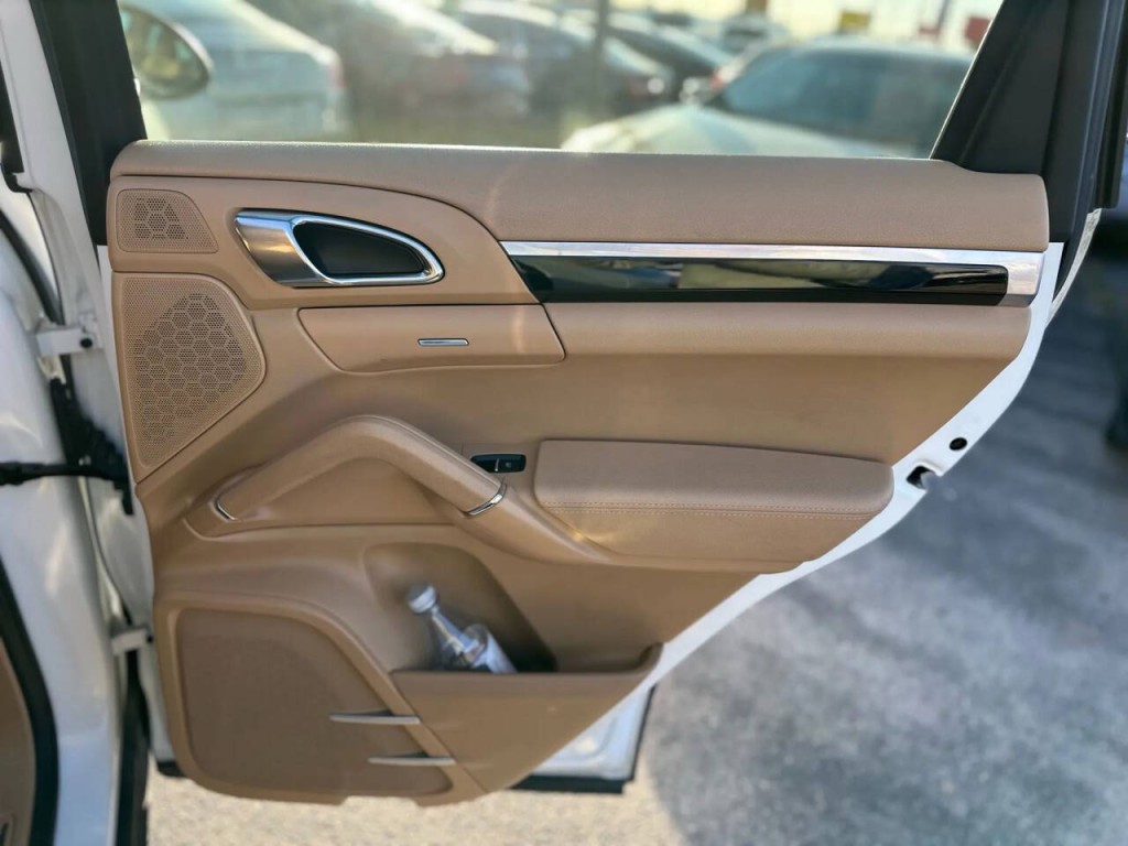 2014 Porsche Cayenne Image 21