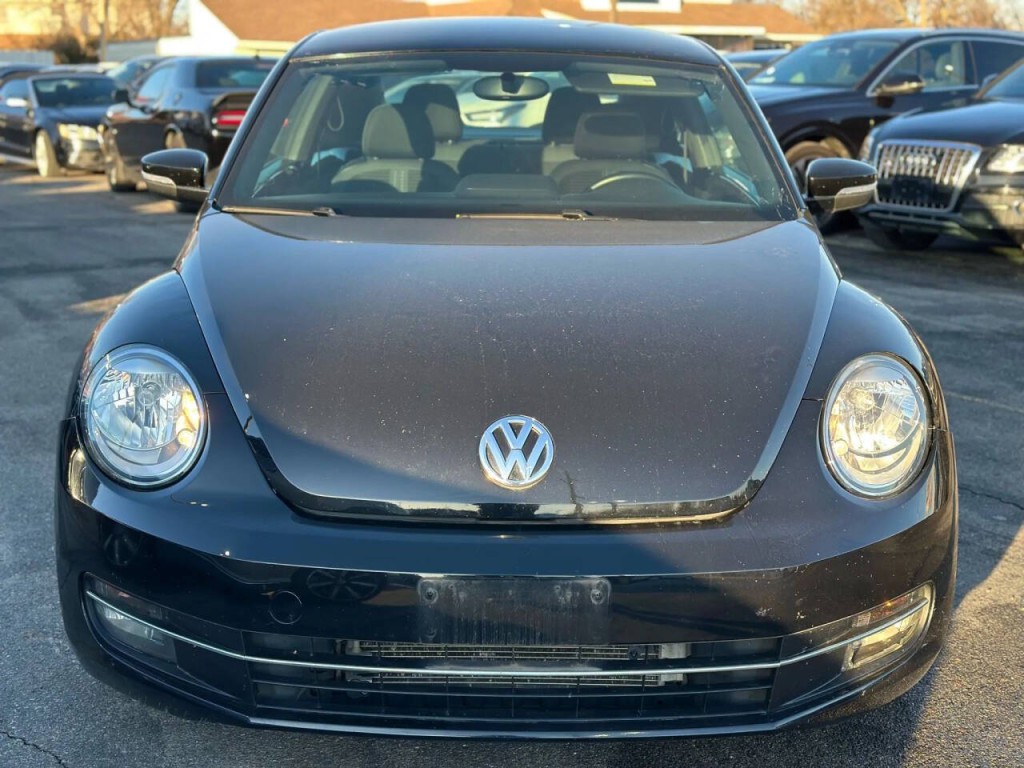 2013 Volkswagen Beetle Image 2