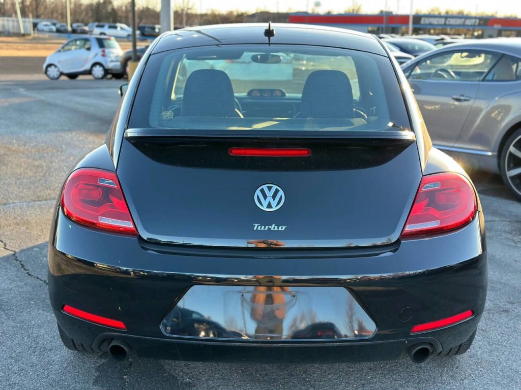 2013 Volkswagen Beetle Image 6