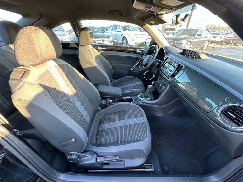 2013 Volkswagen Beetle Image 10