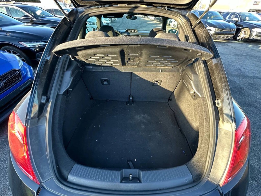 2013 Volkswagen Beetle Image 13