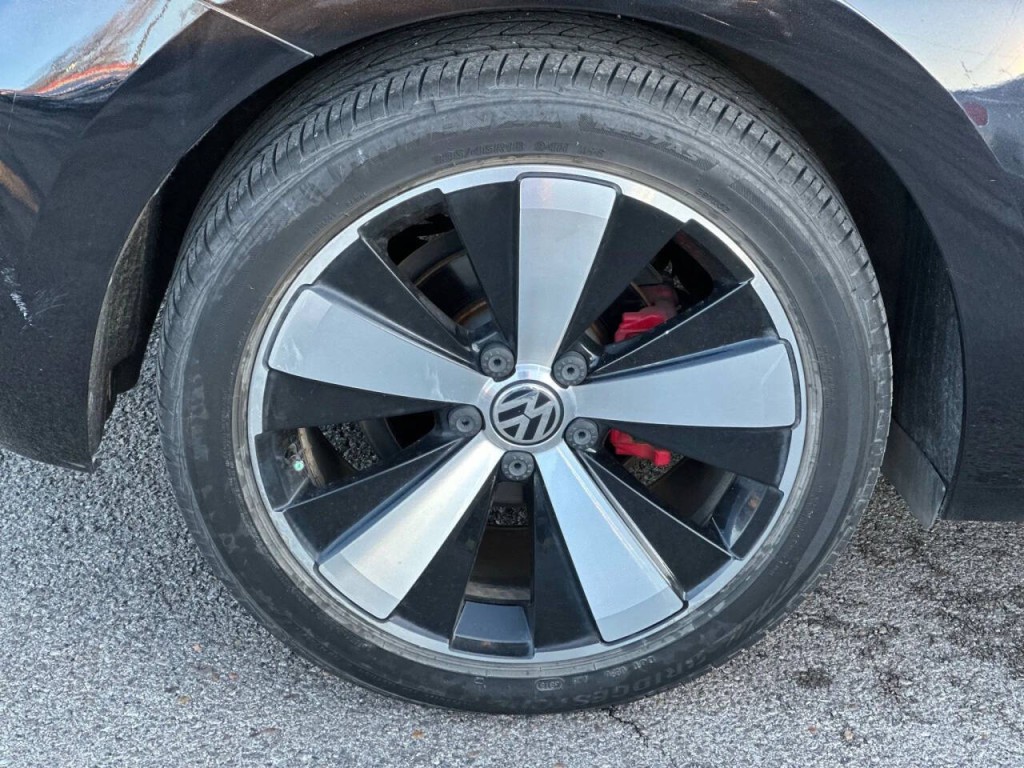 2013 Volkswagen Beetle Image 16