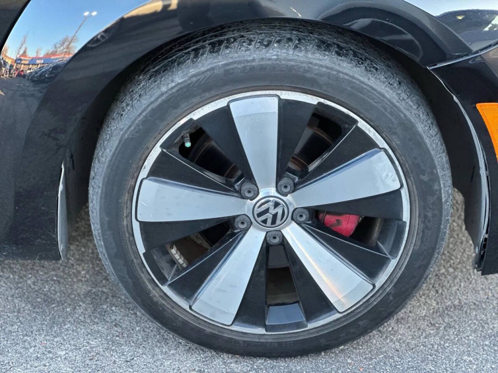 2013 Volkswagen Beetle Image 17