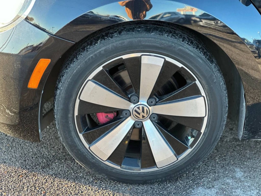 2013 Volkswagen Beetle Image 18