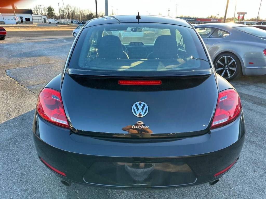 2013 Volkswagen Beetle Image 25