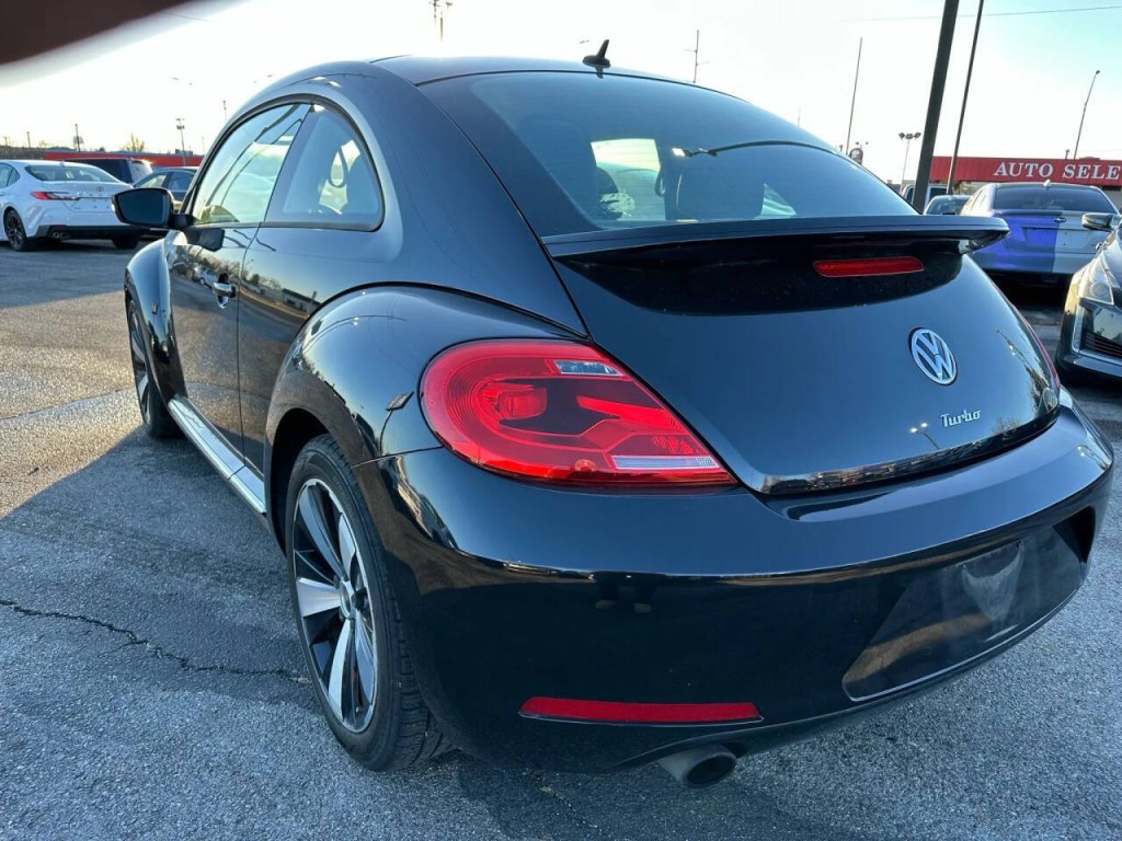 2013 Volkswagen Beetle Image 26