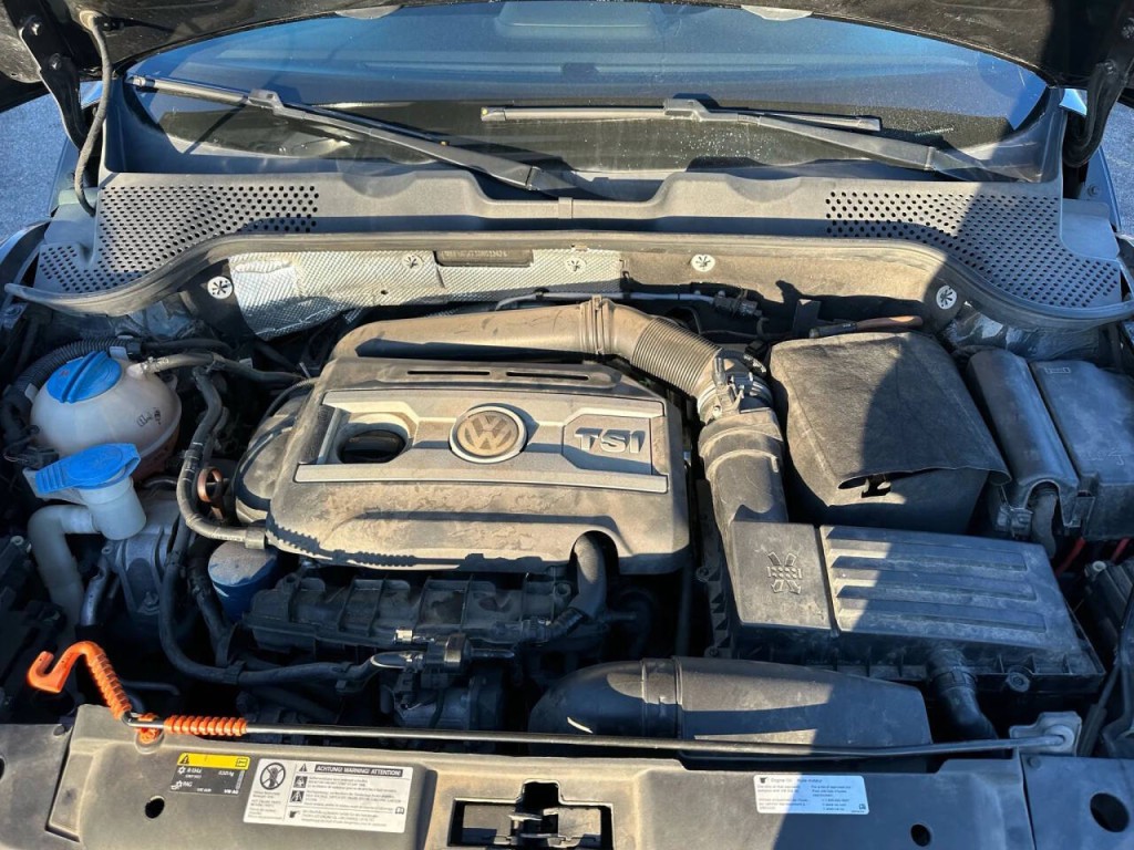 2013 Volkswagen Beetle Image 28