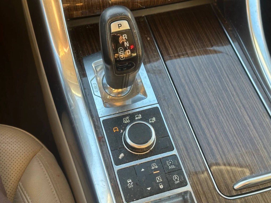 2015 Land Rover Range Rover Sport Image 32
